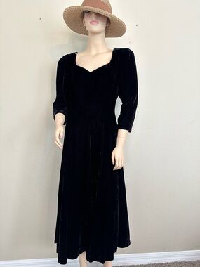Vintage Nancy Johnson Black Velvet Midi  Dress 10